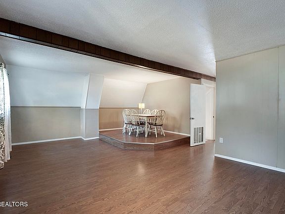 5th image of 523 Bob White Dr