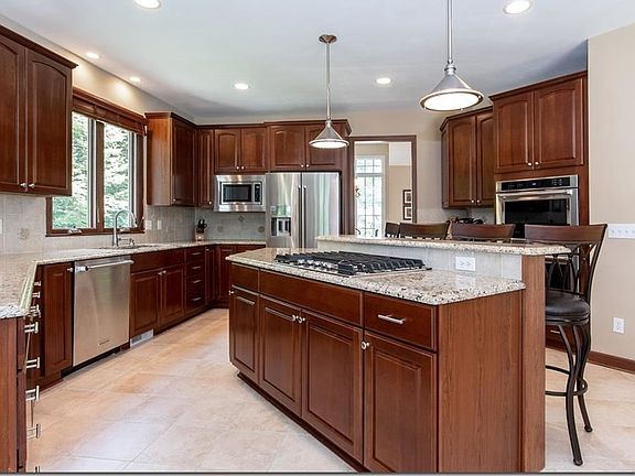 4th image of 16550 Firwood Ln