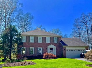 8520 Chase Glen Cir, Fairfax Station, VA 22039