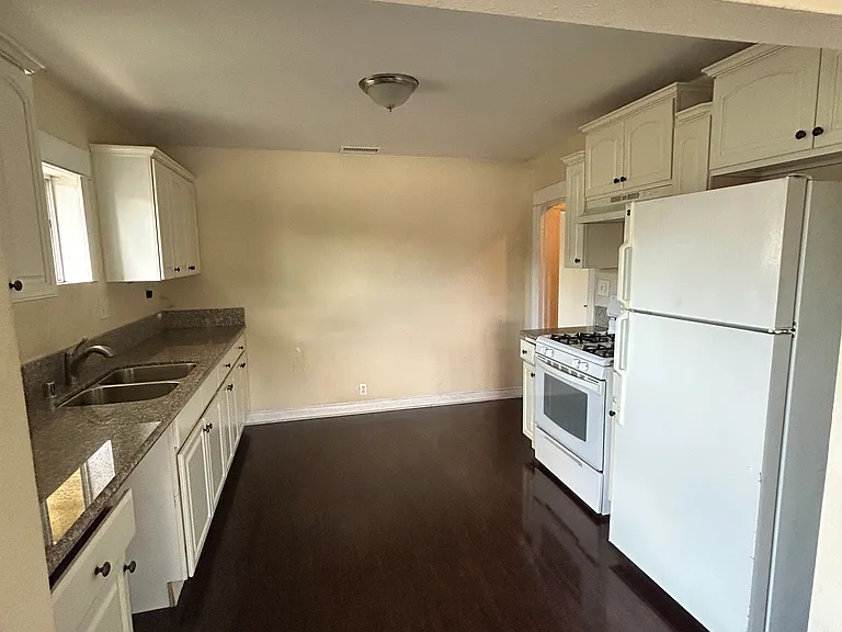 2228 S Catalina St — Photo 6