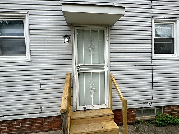 5th image of 9715 Elizabeth Ave #1