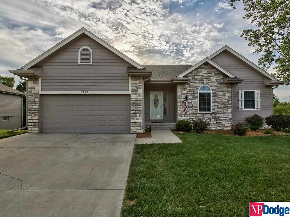 1st image of 1212 Earl Ct