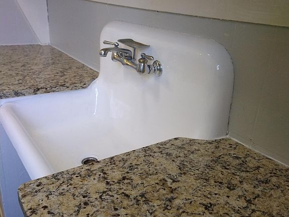 5th image of 1076 Jefferson Ave #3