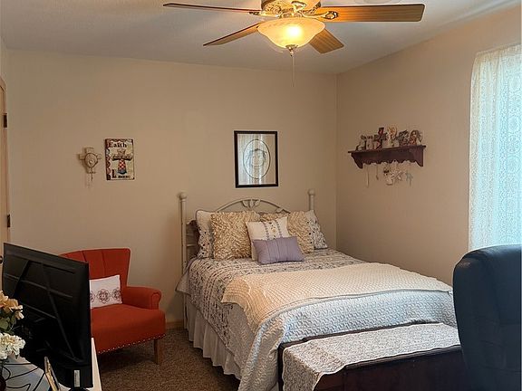 5th image of 810 Nob Hill Dr APT 4