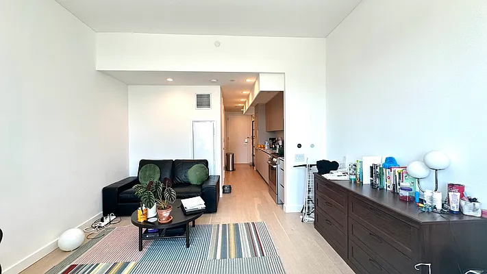 Rented by E Realty International Corp | media 9