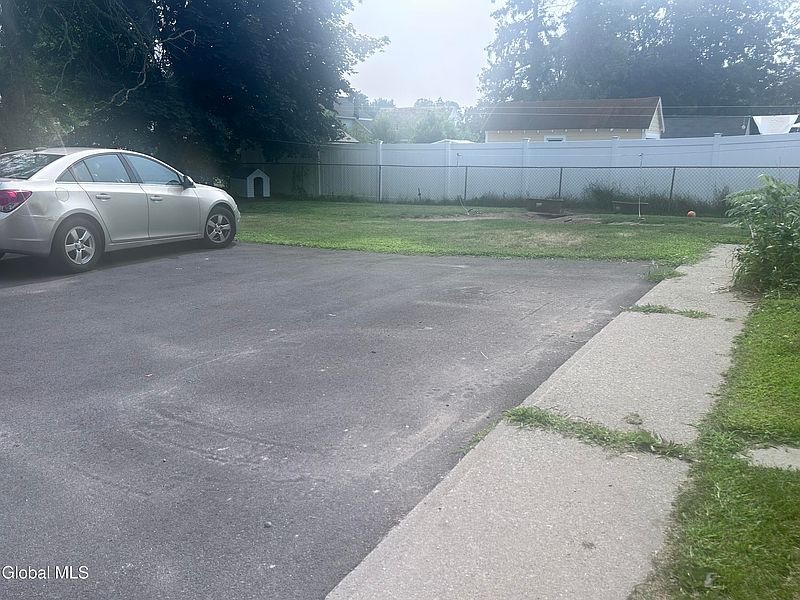 4th image of 46 Jackson Avenue