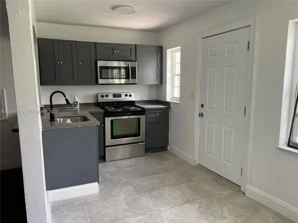 802 S 24th Ave #1, Hollywood, FL 33020