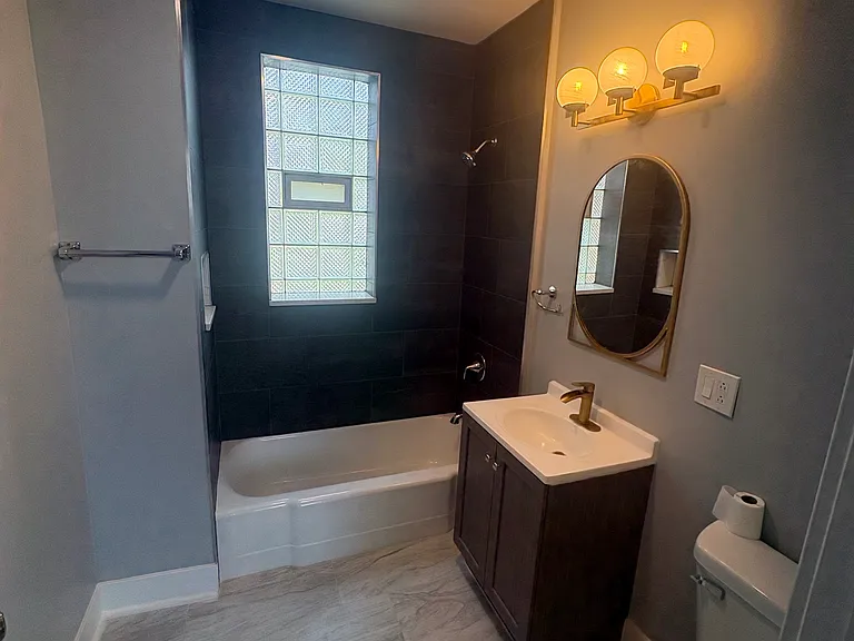 6207 S Bishop St #B2 — Photo 1