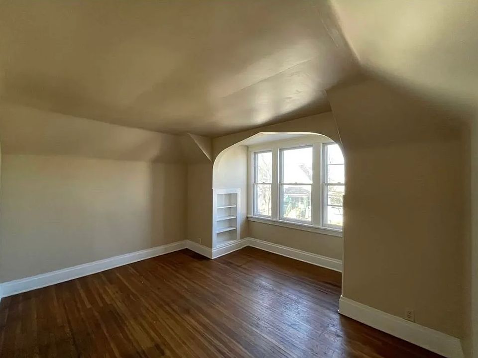 1st image of 182 Condon Ave #2