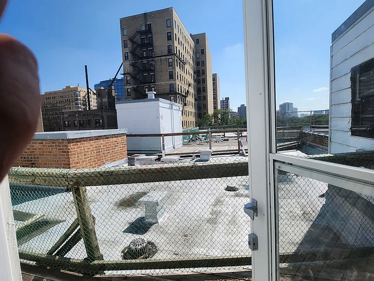 W Barry Ave — Photo 20