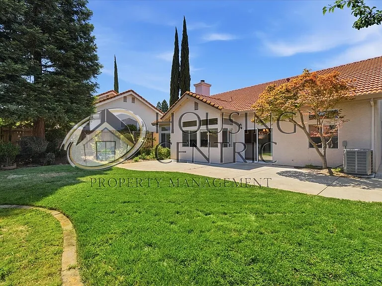 108 Pembury Way — Photo 34
