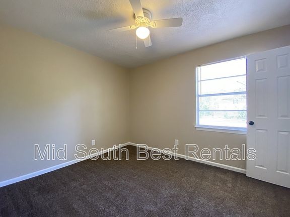 4th image of 900 Leacrest Ave