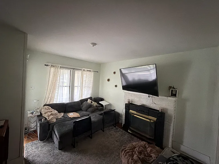 1327 4th Ave — Photo 11
