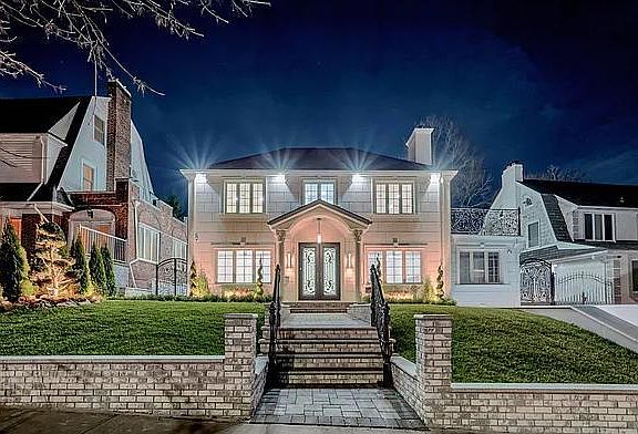 2nd image of 117 Six Park Lane Ln S