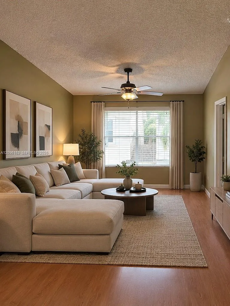 Colony Courts Condominium — Photo 2