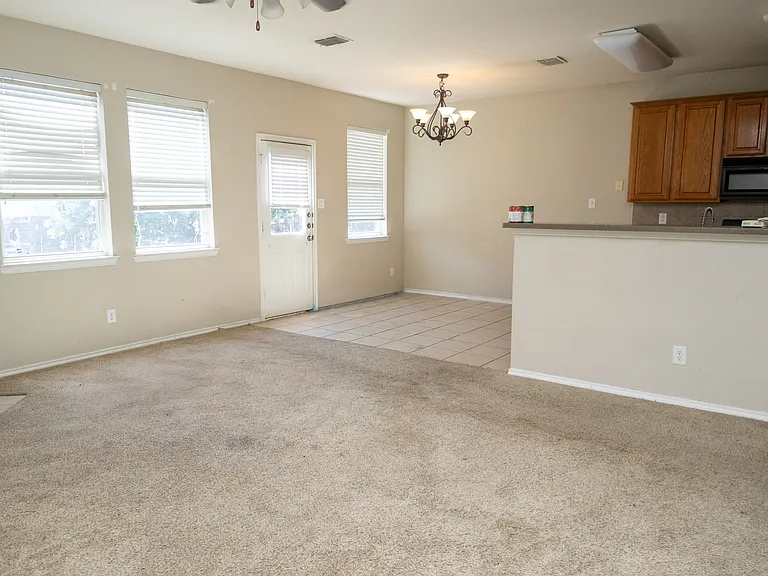 1407 Hazelwood Dr — Photo 5