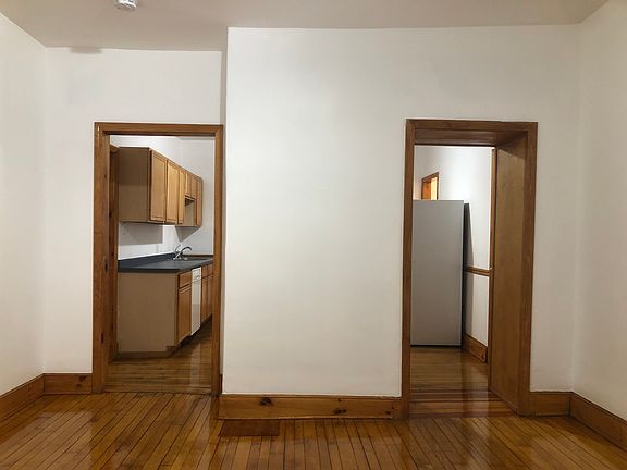 4th image of 189 Lowell St #1