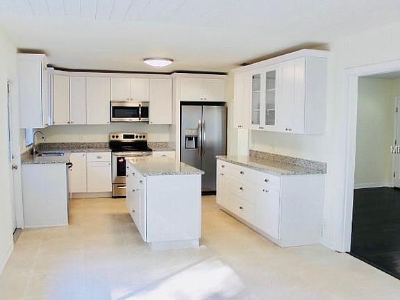 4th image of 810 W Alfred St