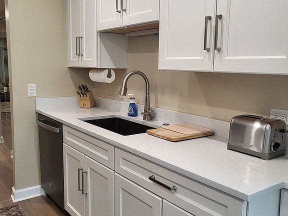 3rd image of 1709 Northfield Sq APT B