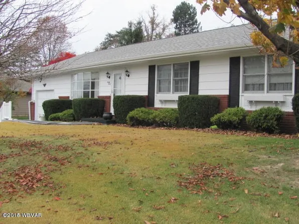 33 Pineview Dr, Lock Haven, PA 17745