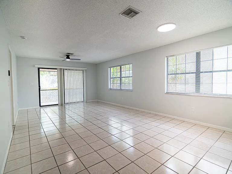 5254 Treetops Dr — Photo 5