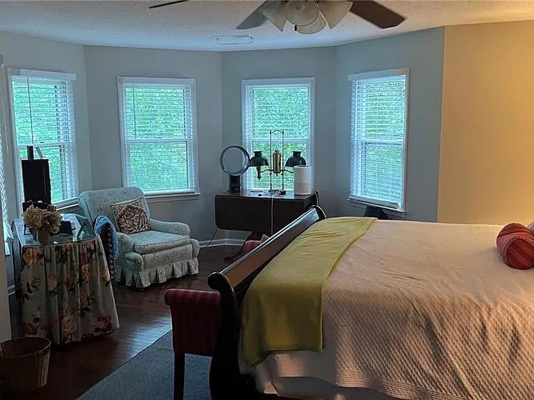 2452 N Forest Dr — Photo 11