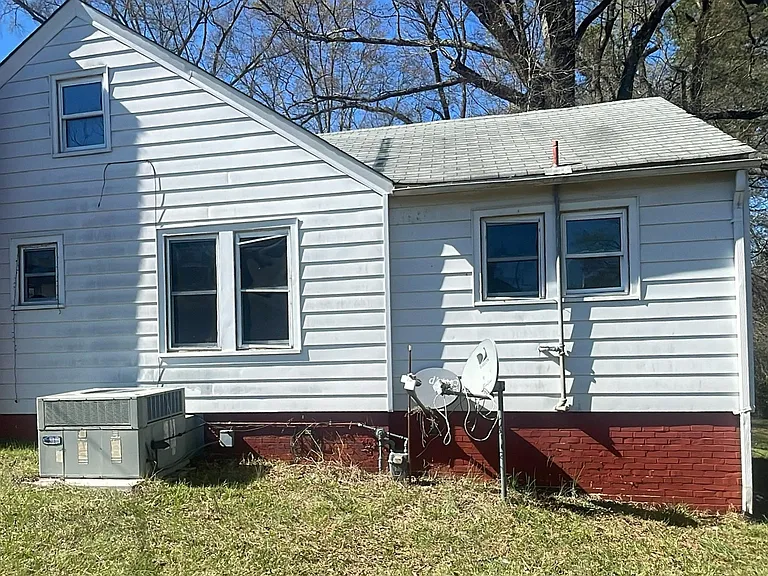 525 Lakeside Ave — Photo 13