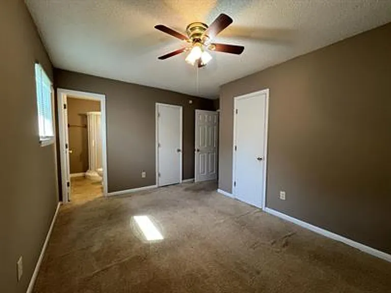 504 Holly Ct — Photo 8
