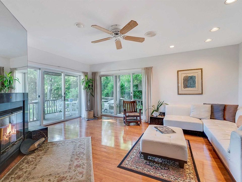 1st image of 301 Fox Hill Dr