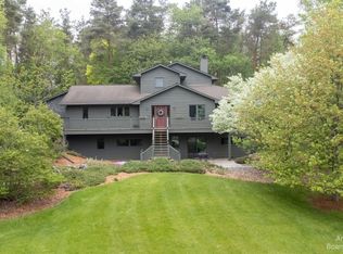 3924 E Pineview Dr, Dexter, MI 48130