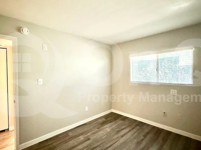 3002 E Waltann Ln #2 — Photo 18