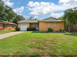 1111 S Ridgeway Dr, Cleburne, TX 76033