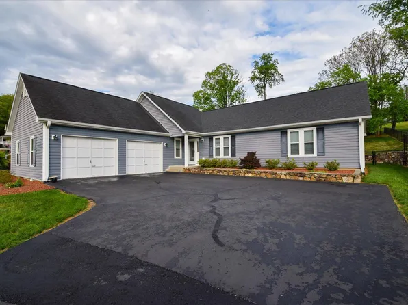 3611 Preakness Ct, Roanoke, VA 24012