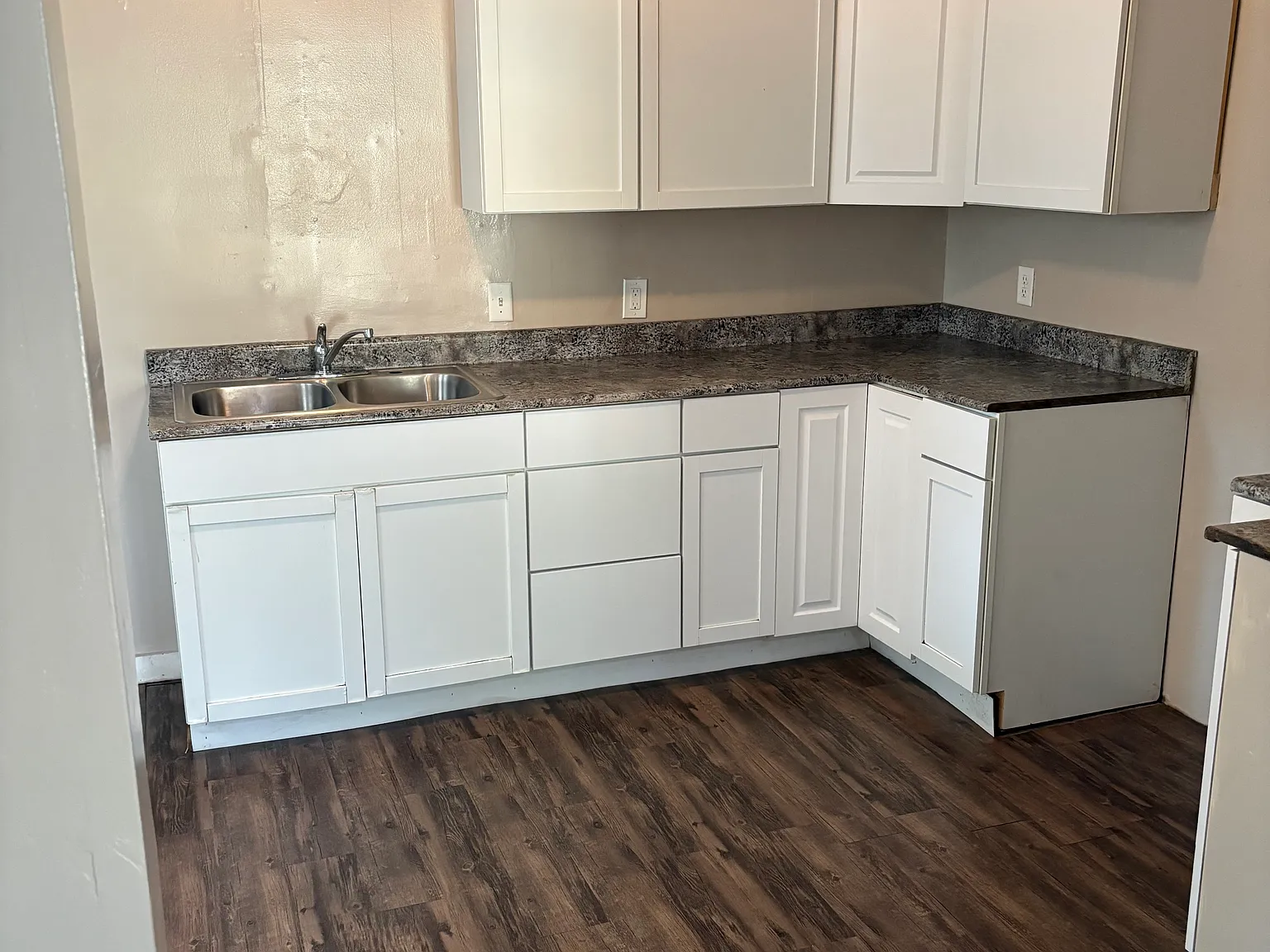 4 bed, 1.5 bath, 1624 sqft, $975 — Photo 1