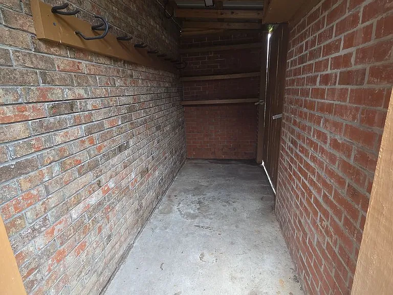 411 Shade St — Photo 28