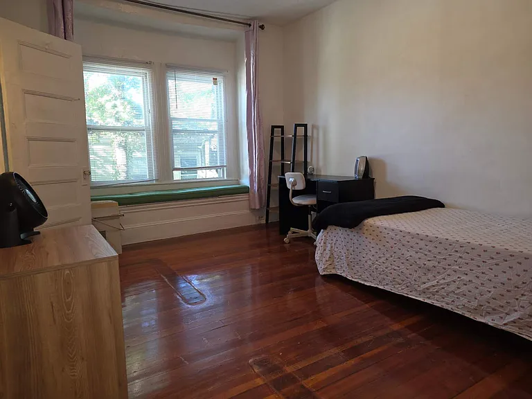 12 Read Ct — Photo 3