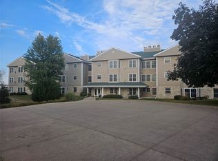 711 16th Ave #U204, Grinnell, IA 50112