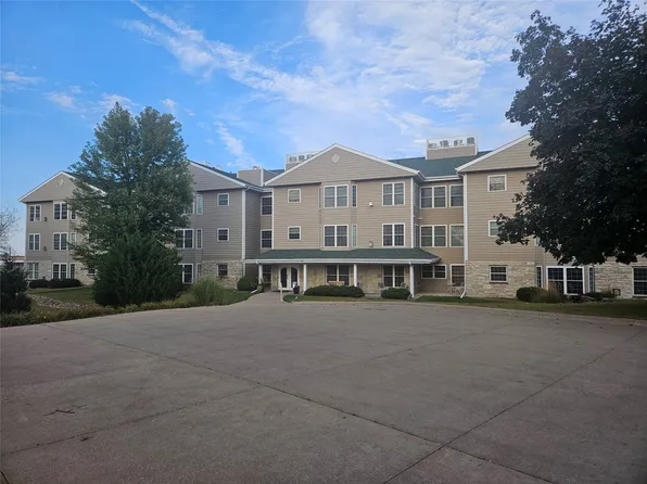 711 16th Ave #U204, Grinnell, IA 50112