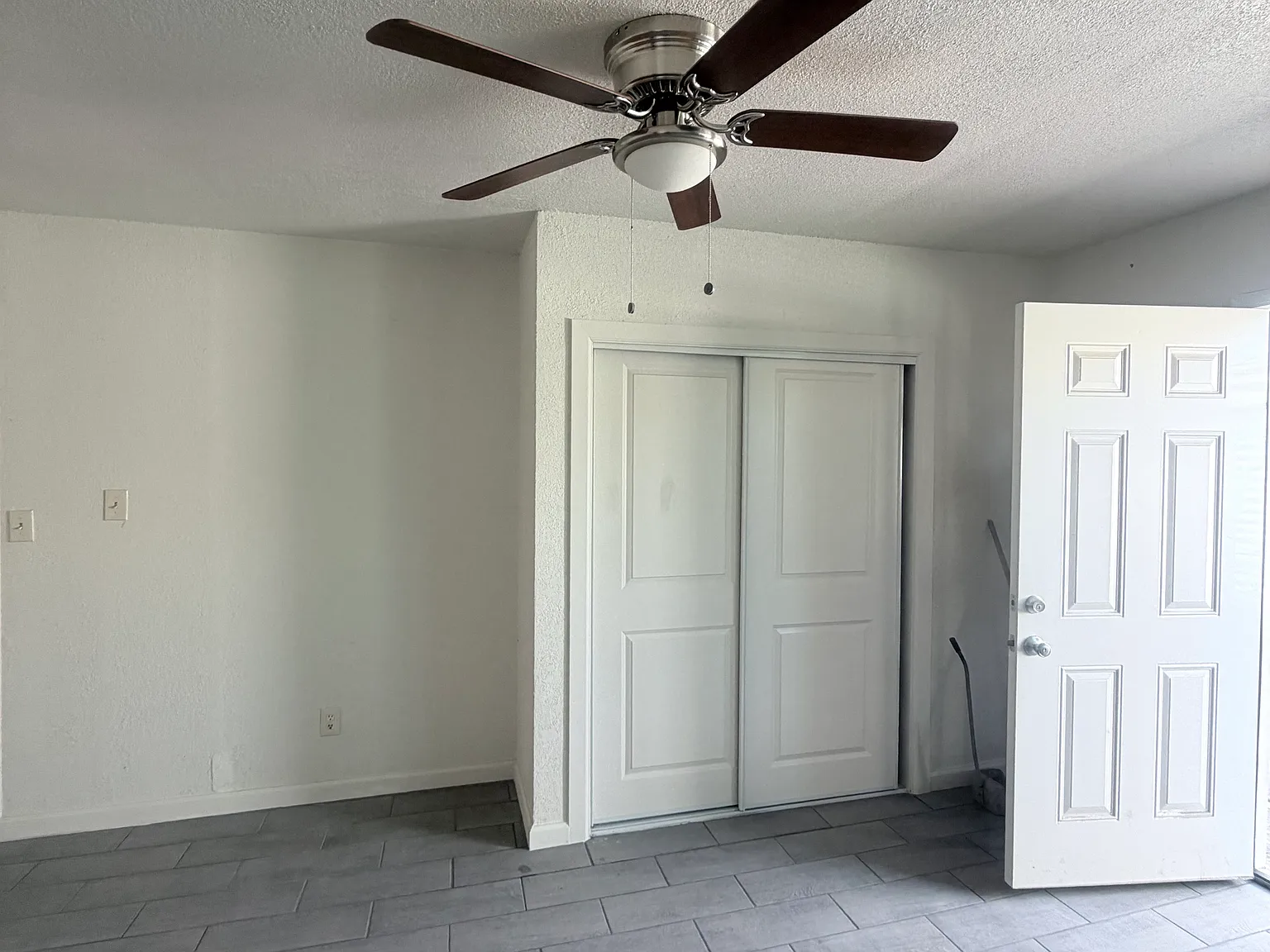 Studio, 910 sqft, $1,000 — Photo 3