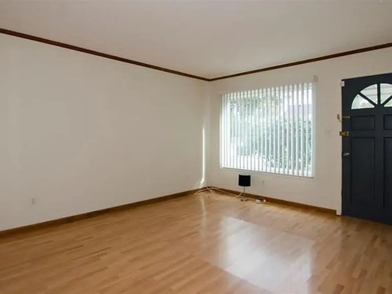 27791 Groveland St — Photo 2