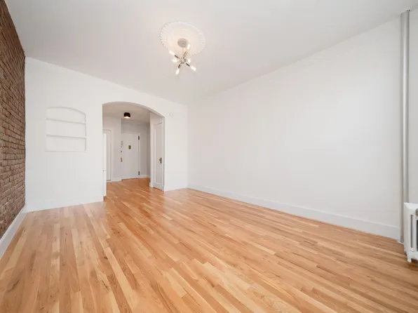 344 West 17th Street image 1 of 5