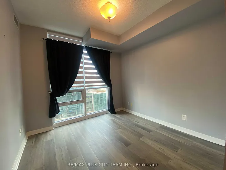 18 Harbour St #1802 — Photo 7