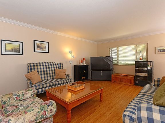 3rd image of 1453 N Broadway N #C