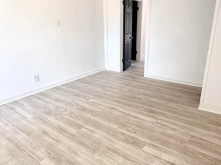 3203 Frankfort Ave — Photo 9