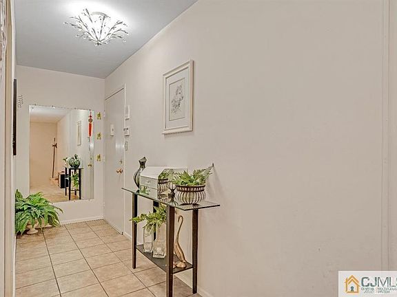 4th image of 411 Sharon Garden Ct