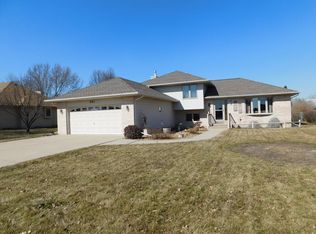 201 E Sunset Ave, Sandwich, IL