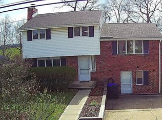 520 Carolina Dr, Oakdale, PA 15071