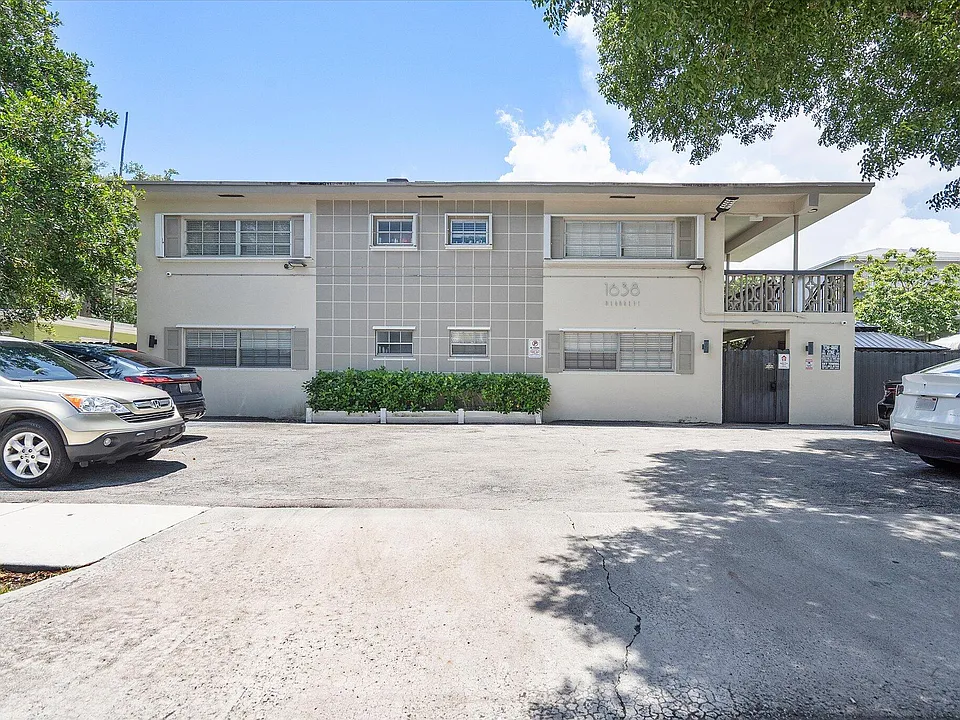 1638 Plunkett St #9