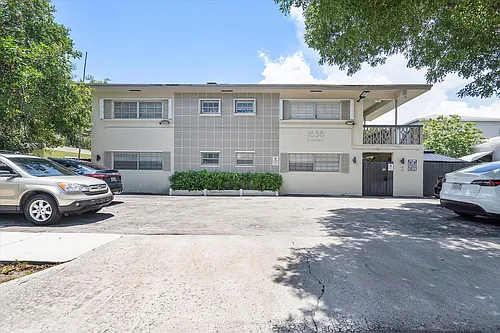 1638 Plunkett St #2 Photo 1