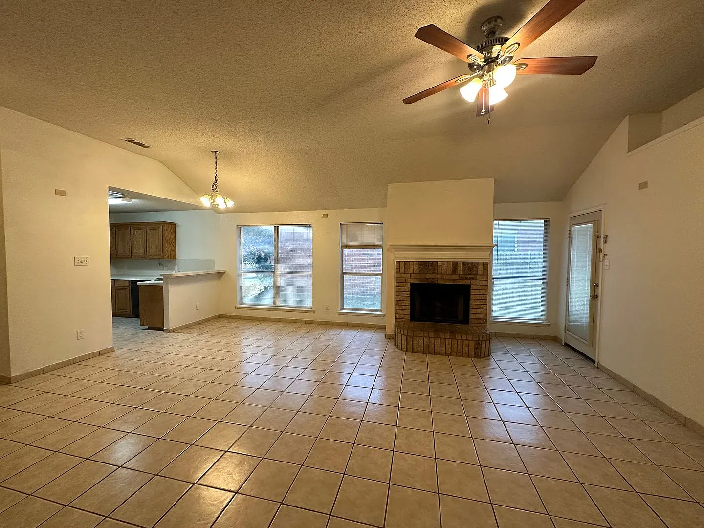 3 Bedroom 2 Bath Home in Burleson ISD — Photo 4